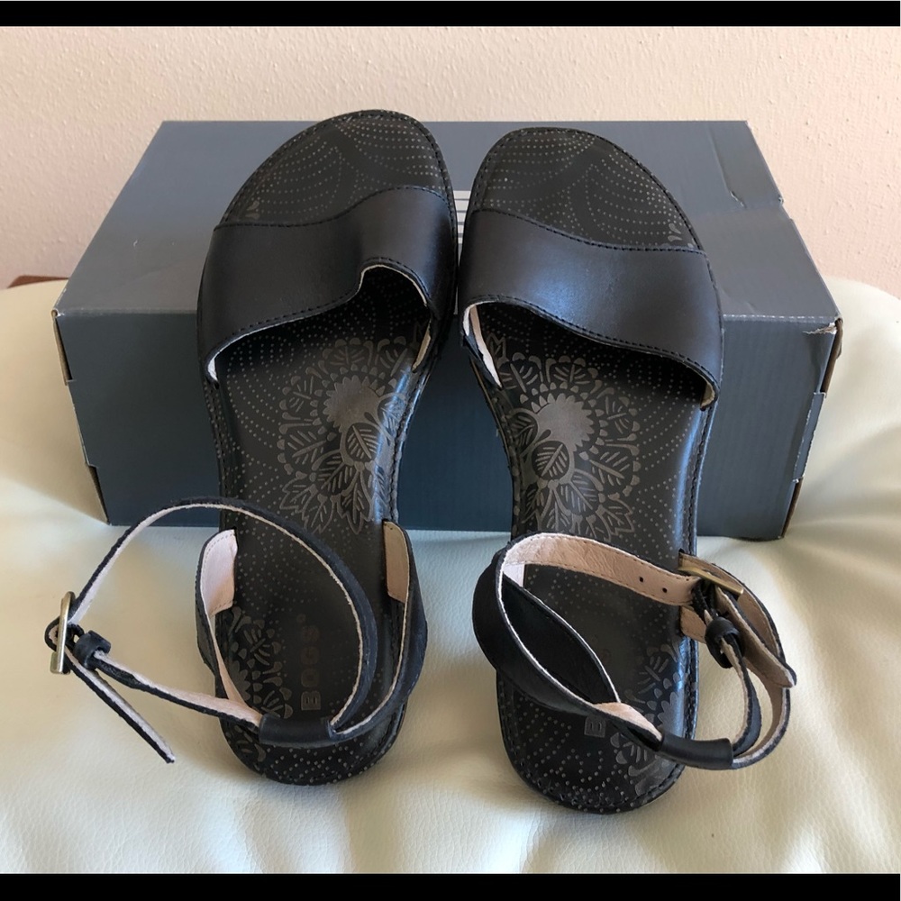 Like New Black BOGS Sandals - Picture 3 of 8